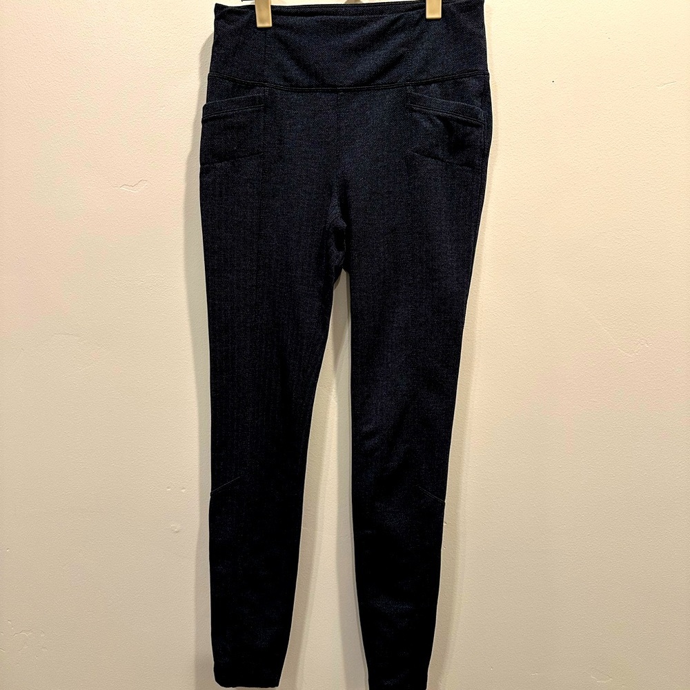 Athleta. Size M. Legging/stretch pants. Black and gray.